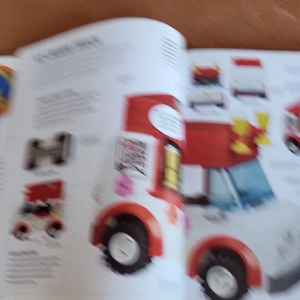 LEGO Ideas Book - Creative Building Inspiration - Picture 14 of 16
